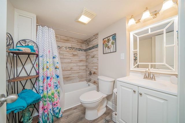 2118 W Lake Dr, Gladewater, TX 75647