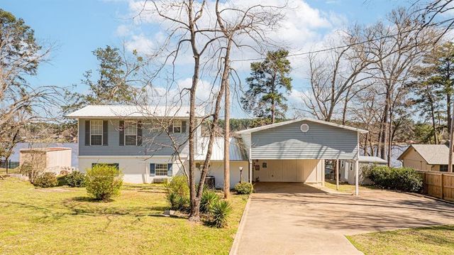 2118 W Lake Dr, Gladewater, TX 75647