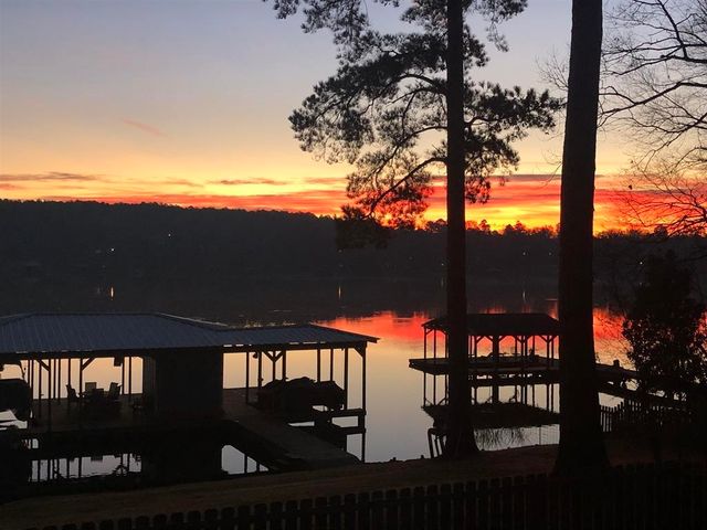 2118 W Lake Dr, Gladewater, TX 75647