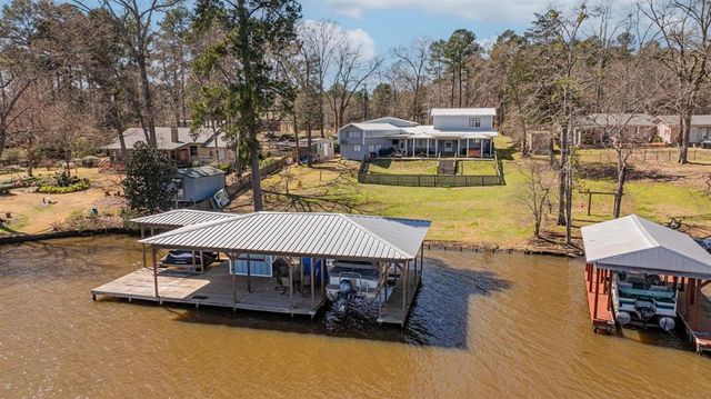 2118 W Lake Dr, Gladewater, TX 75647