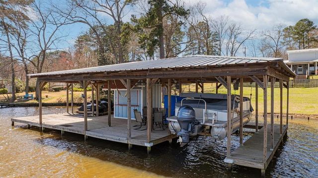 2118 W Lake Dr, Gladewater, TX 75647