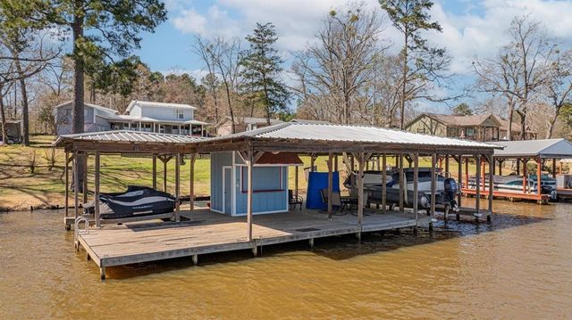 2118 W Lake Dr, Gladewater, TX 75647