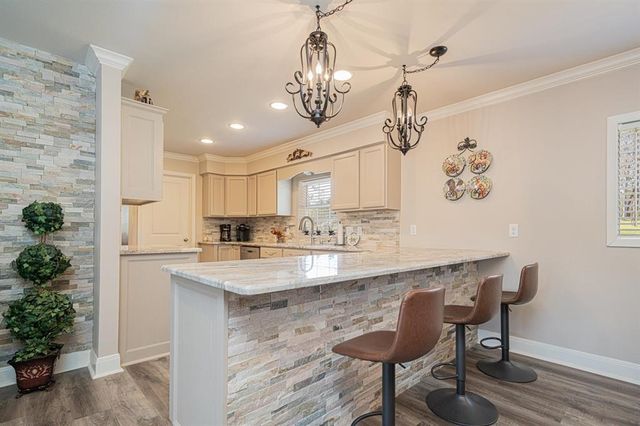2118 W Lake Dr, Gladewater, TX 75647