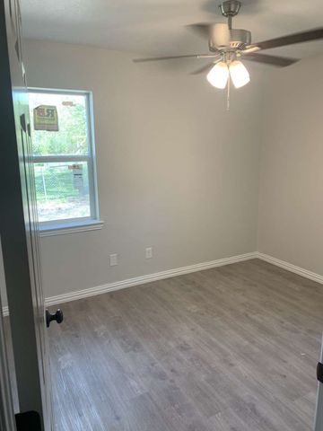 402 N Monroe Street, Kaufman, TX 75142