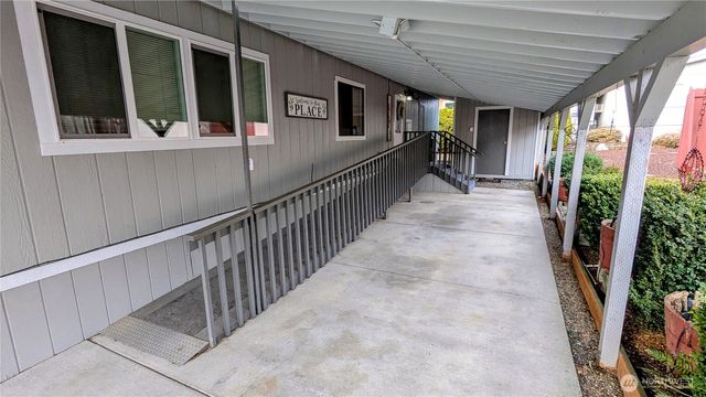 1427 100th Street SW #121, Everett, WA 98204
