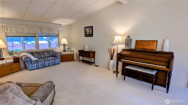 1427 100th Street SW #121, Everett, WA 98204