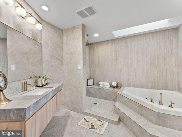 22 COUNTRY WALK, Cherry Hill, NJ 08003