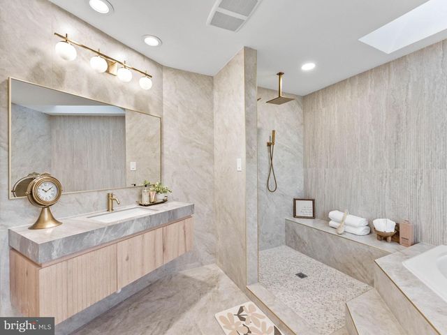 22 COUNTRY WALK, Cherry Hill, NJ 08003