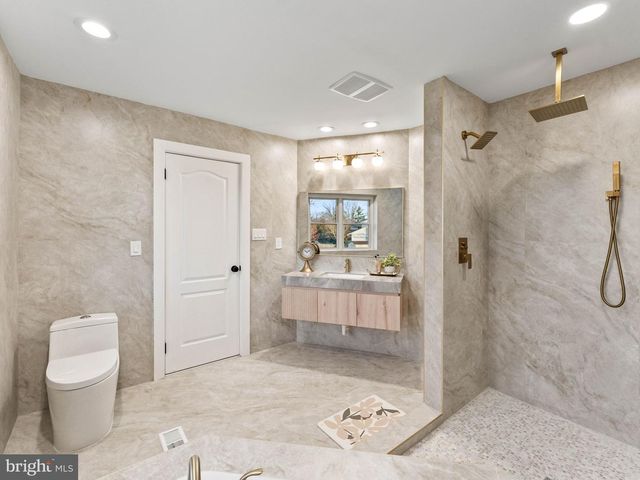 22 COUNTRY WALK, Cherry Hill, NJ 08003