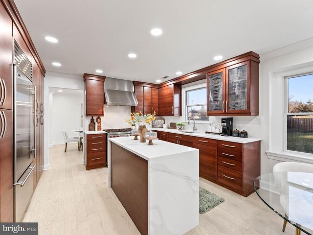 22 COUNTRY WALK, Cherry Hill, NJ 08003