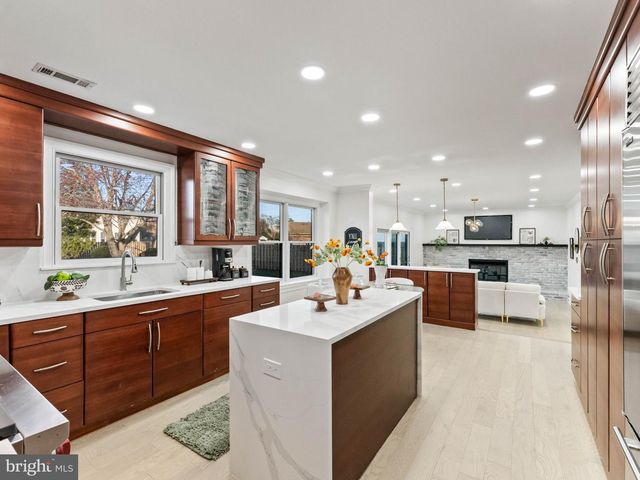 22 COUNTRY WALK, Cherry Hill, NJ 08003