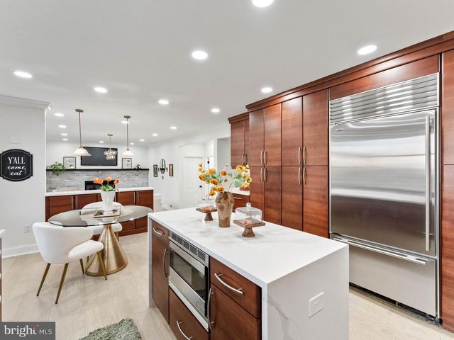 22 COUNTRY WALK, Cherry Hill, NJ 08003