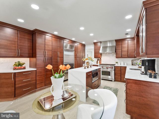 22 COUNTRY WALK, Cherry Hill, NJ 08003