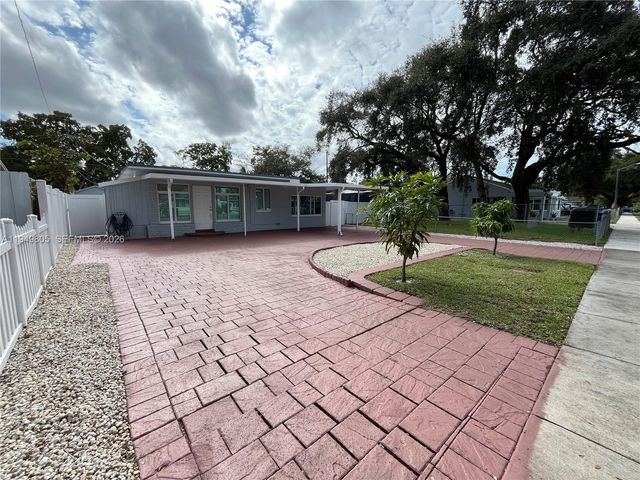 6120 Hayes St, Hollywood, FL 33024