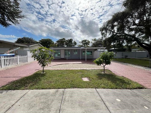 6120 Hayes St, Hollywood, FL 33024