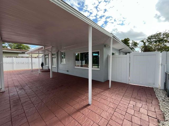 6120 Hayes St, Hollywood, FL 33024