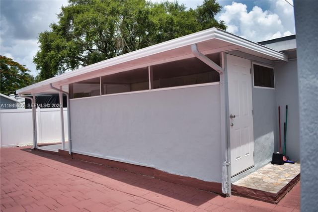 6120 Hayes St, Hollywood, FL 33024