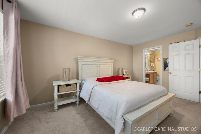 2578 Hillsboro Boulevard -, Aurora, IL 60503