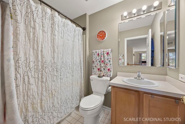 2578 Hillsboro Boulevard -, Aurora, IL 60503