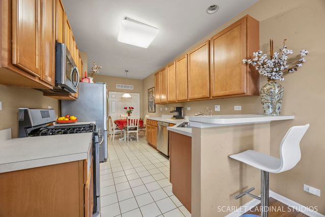 2578 Hillsboro Boulevard -, Aurora, IL 60503