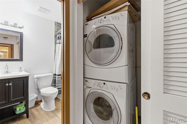 7611 Triwoods Drive J, St Louis, MO 63119