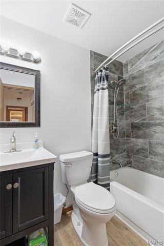 7611 Triwoods Drive J, St Louis, MO 63119