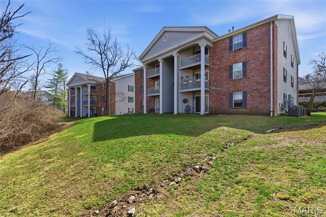 7611 Triwoods Drive J, St Louis, MO 63119