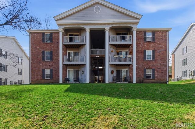 7611 Triwoods Drive J, St Louis, MO 63119