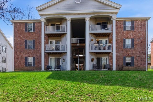 7611 Triwoods Drive J, St Louis, MO 63119