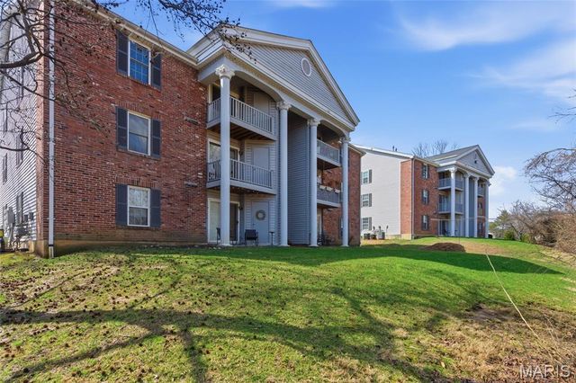 7611 Triwoods Drive J, St Louis, MO 63119