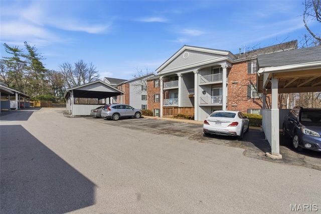 7611 Triwoods Drive J, St Louis, MO 63119