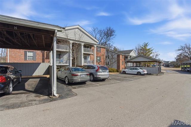 7611 Triwoods Drive J, St Louis, MO 63119