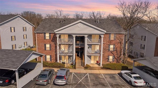 7611 Triwoods Drive J, St Louis, MO 63119