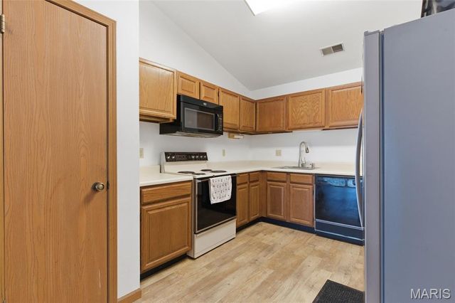 7611 Triwoods Drive J, St Louis, MO 63119