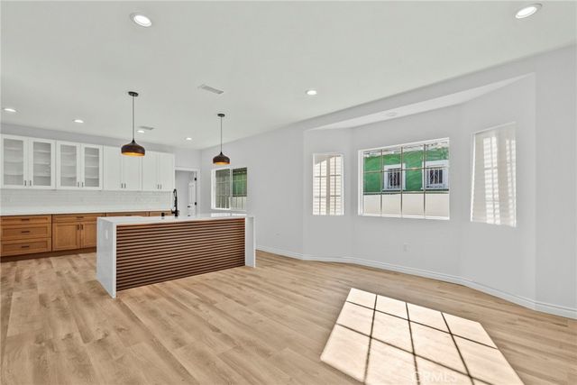 3666 2nd Avenue, Los Angeles, CA 90018