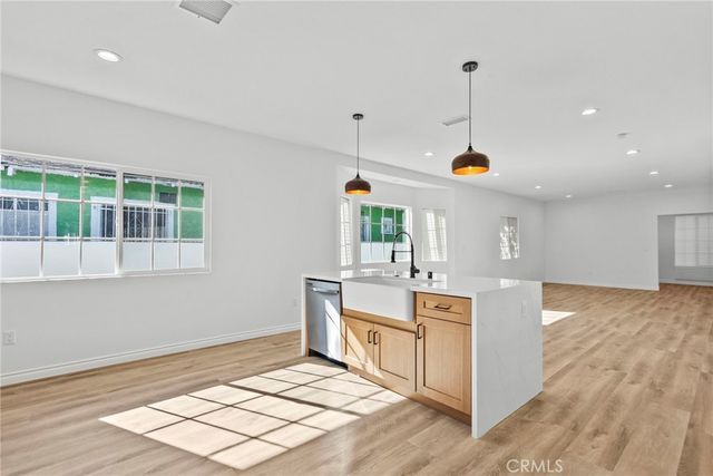 3666 2nd Avenue, Los Angeles, CA 90018