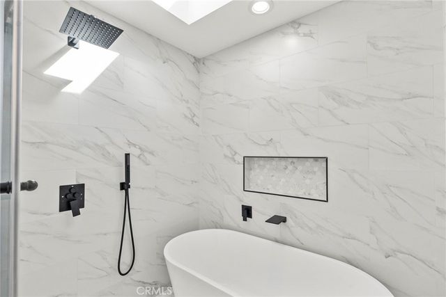 3666 2nd Avenue, Los Angeles, CA 90018