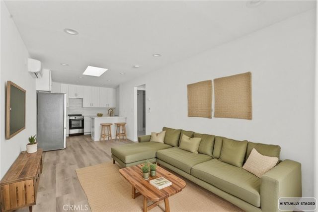 3666 2nd Avenue, Los Angeles, CA 90018