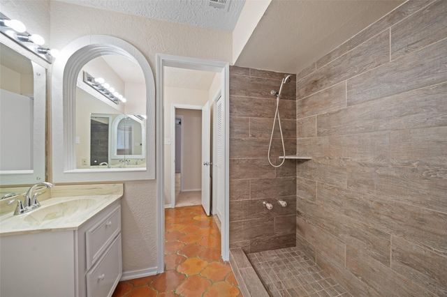 19218 Enchanted Oaks Drive, Spring, TX 77388