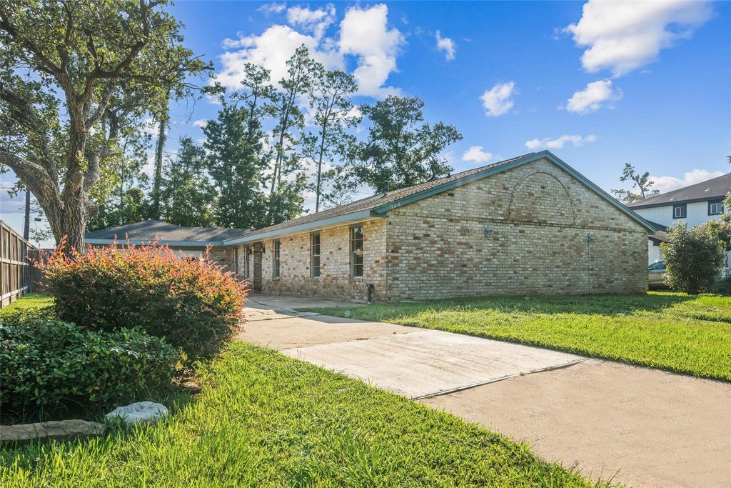 19218 Enchanted Oaks Drive, Spring, TX 77388