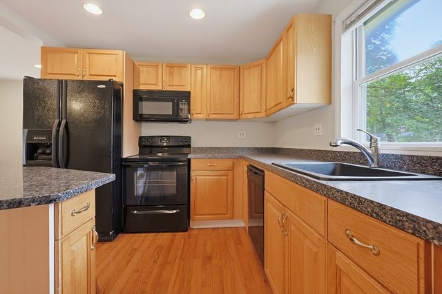 733 Pleasant St, Marlborough, MA 01752