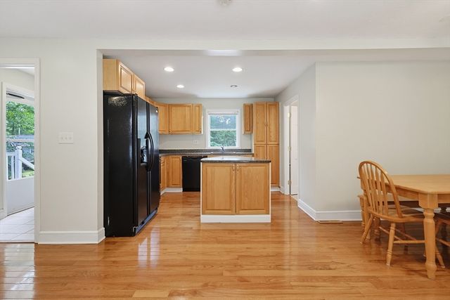 733 Pleasant St, Marlborough, MA 01752