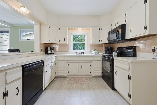 733 Pleasant St, Marlborough, MA 01752