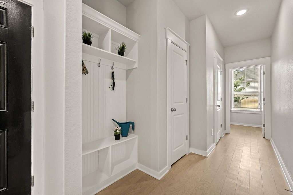 2233 Calvert DR, Leander, TX 78641