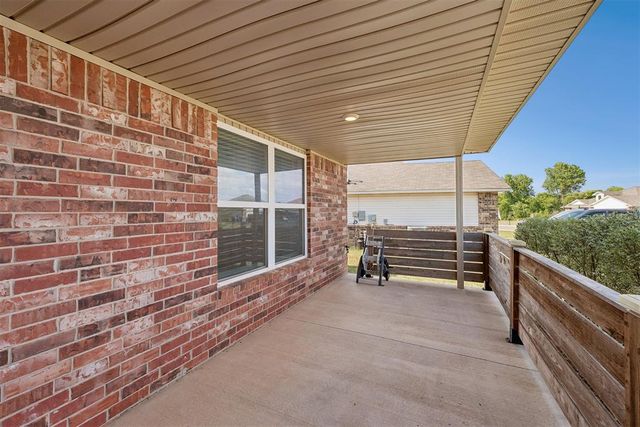 933 S Blackjack Lane, Mustang, OK 73064