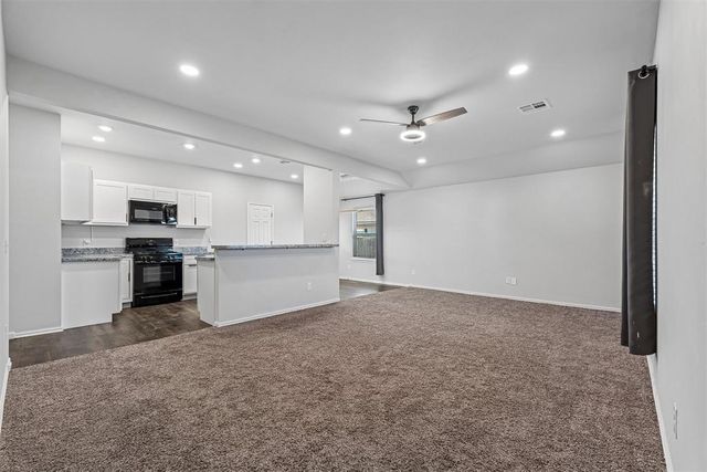 933 S Blackjack Lane, Mustang, OK 73064