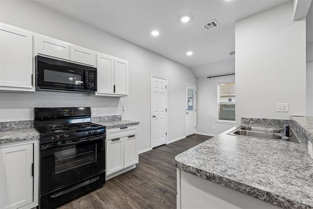 933 S Blackjack Lane, Mustang, OK 73064
