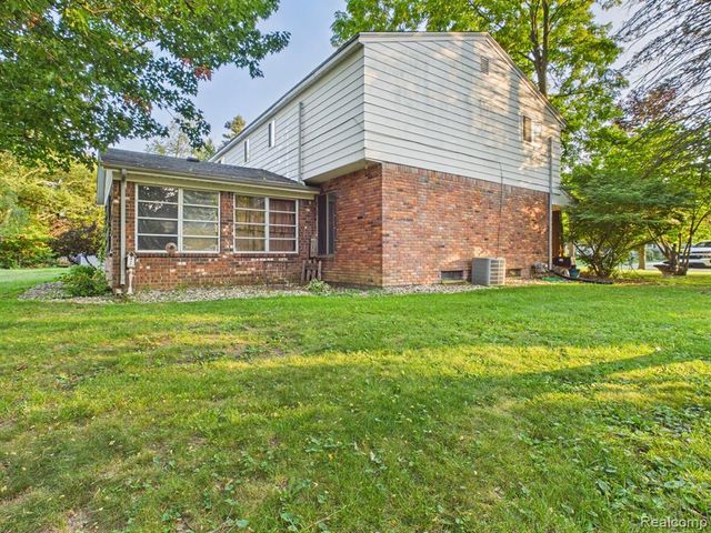 873 Winn Lake Road, Lapeer, MI 48446