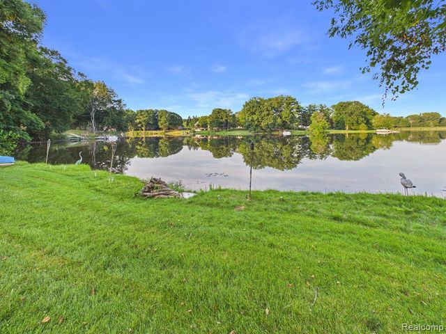 873 Winn Lake Road, Lapeer, MI 48446