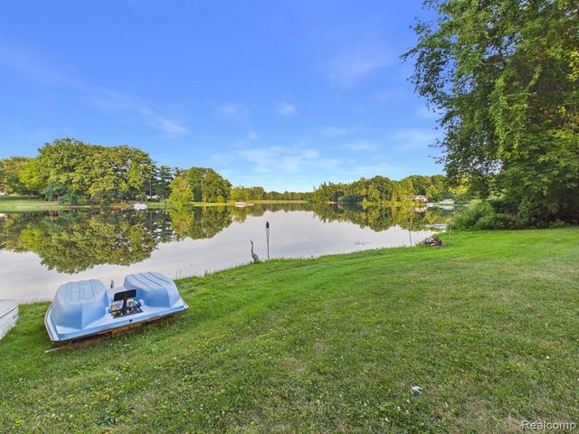 873 Winn Lake Road, Lapeer, MI 48446